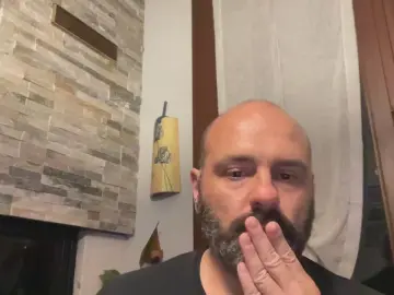 Cam4 Free Live Porn of redwine78