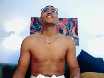 Cam4 Nude Webcam of LeonDisanto