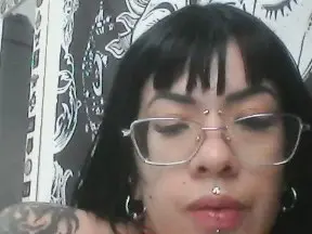 Cam4 Live Sex of vodumdoll_