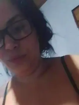 Cam4 Free Live Porn of morenasigilosa