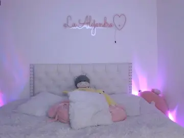 Cam4 Live Sex of alee_lenoxxx