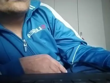 Cam4 Free Live Porn of enzo733