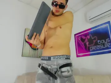 Cam4 Live Porn of Collin_liu