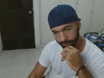 Cam4 Free Live Porn of jonas1605