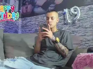 Cam4 Live Sex of Dereckk_Boy