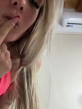 Cam4 Live Porn of Lareini1