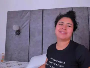 Cam4 Live Sex of thara24