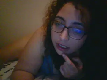 Cam4 Live Sex of honeybee41