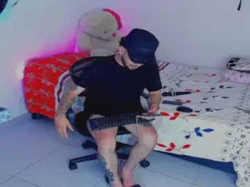 JohnE_Medina from cam4