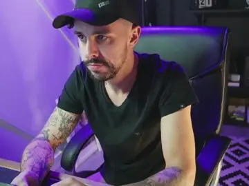 Cam4 Live Porn of monsieurguitsxx