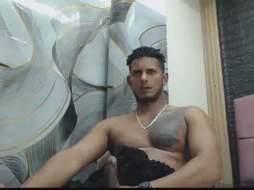 Cam4 Nude Webcam of Chris_Dick99