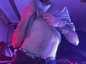 Cam4 Live Porn of adrianpenelargo