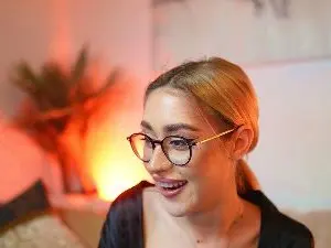 Cam4 Sex Chat of AileenKiss