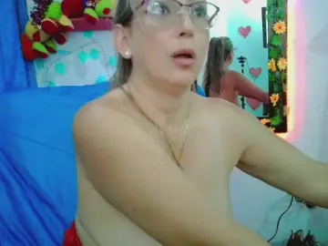 Cam4 Live Sex of NathalyEva