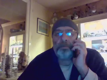 Cam4 Free Live Porn of poiluman33