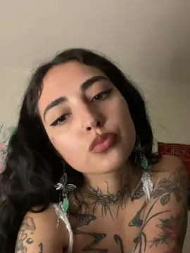 romicuteangel from cam4