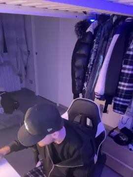 Cam4 Live Sex Cam of Plewus99