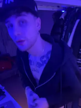 Cam4 Free Live Porn of Plewus99