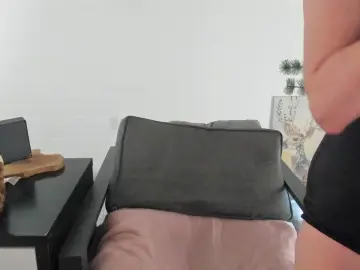 Cam4 Adult Video Chat of MendiPetite