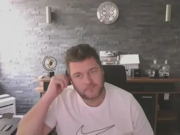 Cam4 Free Live Porn of LuckyLuck93