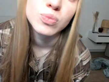 Cam4 Free Live Porn of SharieRamero