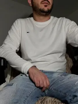 Cam4 Free Live Porn of uncutcockitaly