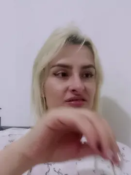 Cam4 Free Live Porn of Youlittlestar28