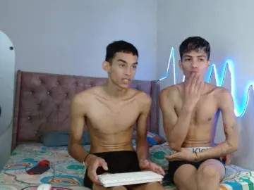 Cam4 Live Sex Cam of alexx_boys