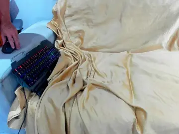 Cam4 Nude Webcam of hugo_19cm