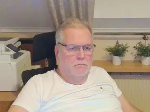 Cam4 Nude Webcam of hairysubguy