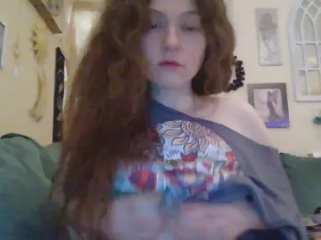 Cam4 Free Live Porn of QueenCrimson