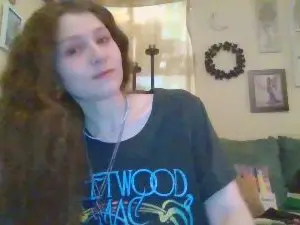 QueenCrimson from cam4