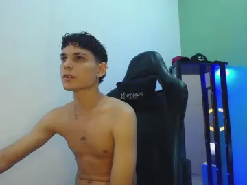 Cam4 Live Porn of dilan_hott_