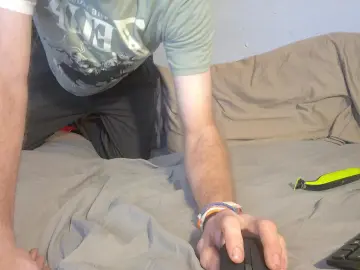 Cam4 Live Sex of LittleSneakers9