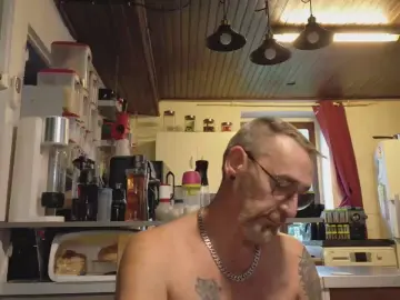 Cam4 Free Live Porn of poussin03