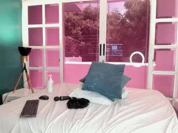 MelanieRoux from cam4