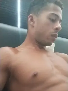 Cam4 Free Live Porn of magrinhoputo22