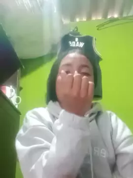 petite_sarah from cam4