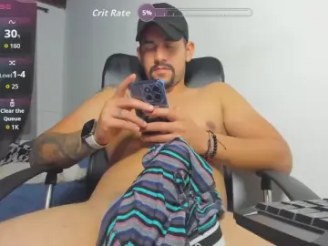 Cam4 Free Live Porn of Ruizfrank1