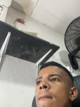 Cam4 Live Sex of Chris_fendi