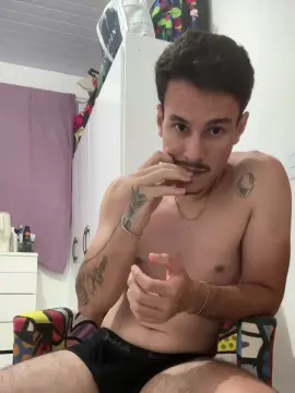 Cam4 Live Sex Cam of Henriquezaumm