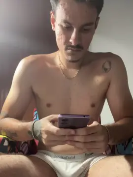 Cam4 Sex Chat of Henriquezaumm