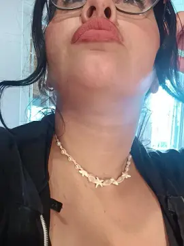 Cam4 Free Porn Cam of sexylips2024