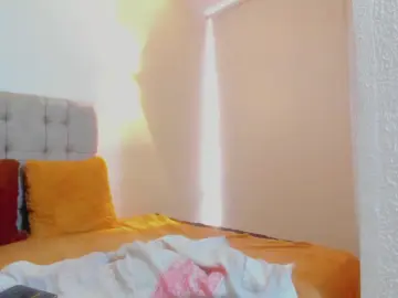 Cam4 Free Live Porn of carolina_25