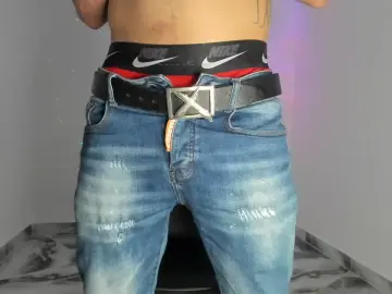 Cam4 Nude Webcam of Mikee_scooth