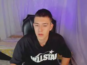 Cam4 Sex Cam of Aleckk_Boy