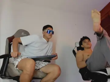 Cam4 Live Porn of hot_boys4