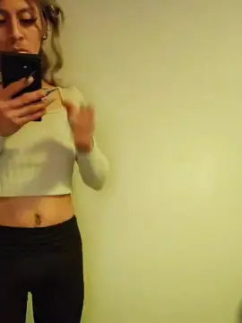 Cam4 Watch Live Sex Cams of Alexayoungn