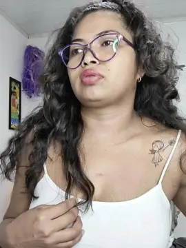 Cam4 Free Porn Cam of Chalohottt