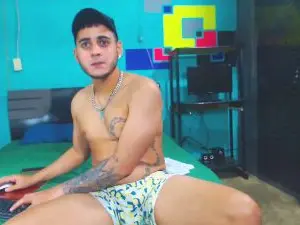 Cam4 Free Live Porn of alessandroxoxo